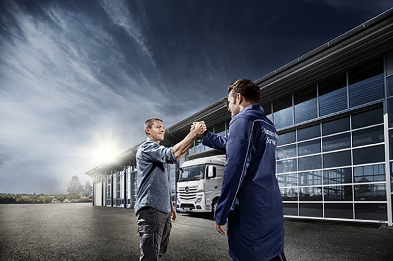 Mercedes-Benz Camiones junto a sus clientes 'Kilómetro a Kilómetro'
